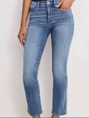 Good American Crop Leg Jeans - Light Blue Wash